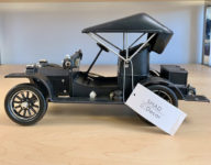 Classic Vintage Car Décor - Image 3